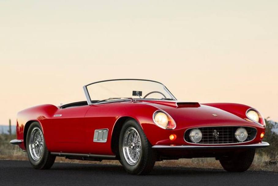 Ferrari 250 GT LWB California Spyder del 1958 venduta a 8,800 milioni di dollari da RM Auction a Scottsdale